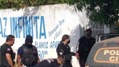 Policias durante operação em Presidente Dutra