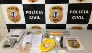 Todo o material encontrado com a mulher foi apresentado na Delegacia