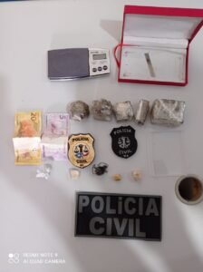 Apreensão de drogas na residência do casal na Vila Vitória
