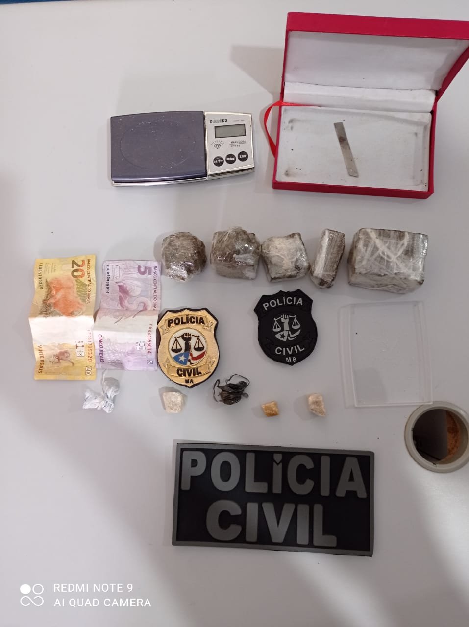 Apreensão de drogas na residência do casal na Vila Vitória