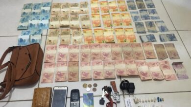 Dinheiro, drogas e celulares