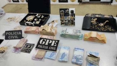 Dinheiro e objetos apreendidos pela Polícia Civil