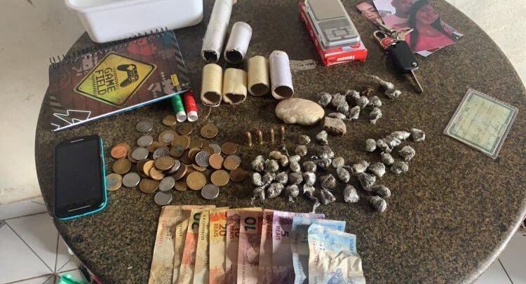 Droga encontrada na casa no bairro Divinéia