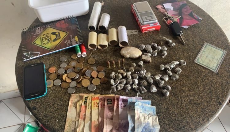 Droga encontrada na casa no bairro Divinéia