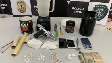 Drogas, dinheiro, arma de fogo e celulares apreendidos com os presos (Divulgação PCMMA)