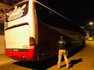Material ilícito estava sendo transportado em um ônibus