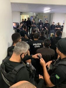 Policiais civis na Sede da Seic (divulgação)