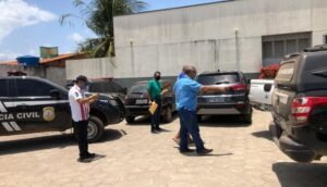 Suspeito sendo conduzido