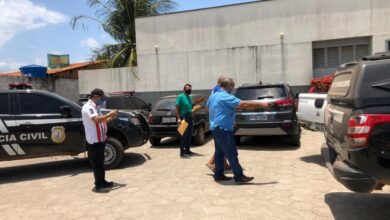 Suspeito sendo conduzido