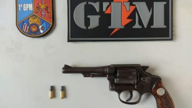 Arma apreendida com o suspeito na Vila São Luís