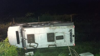 Carro-forte capotou na pista