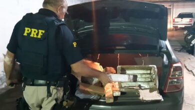Droga estava armazenado no porta-malas do veículo