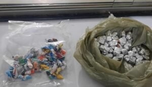 Droga encontrada com a dupla