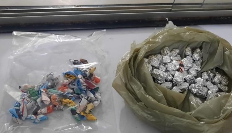 Droga encontrada com a dupla