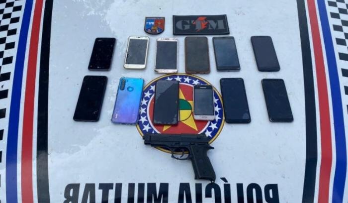 Celulares roubados e o simulacro de arma de fogo