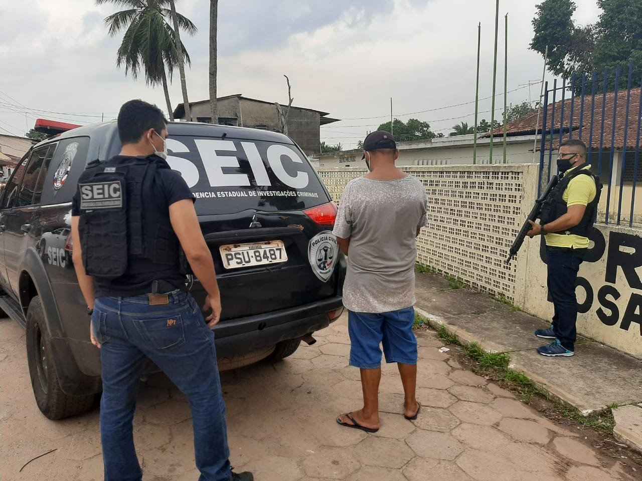 Momento da prisão do suspeito (Foto Polícia Civil)