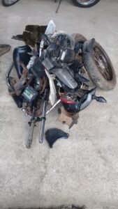Peças de motos roubadas que estavam sendo desmantelada para venda