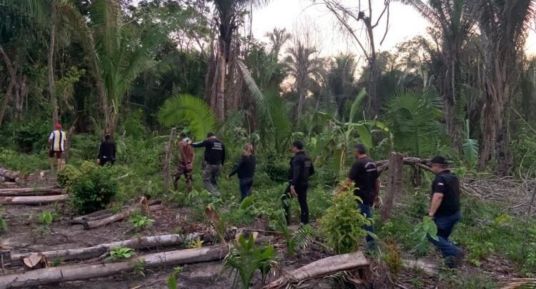 Polícia Civil realizando a prisão do Indivíduo