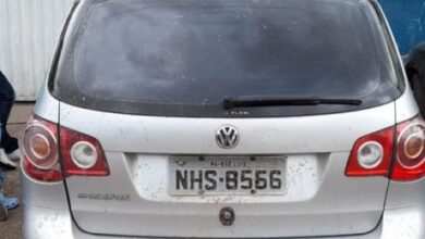 Veículo roubado em frente a farmácia
