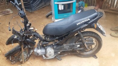 Motocicleta ficou completamente destruída