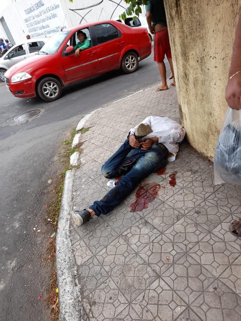 Suspeito baleado durante assalto