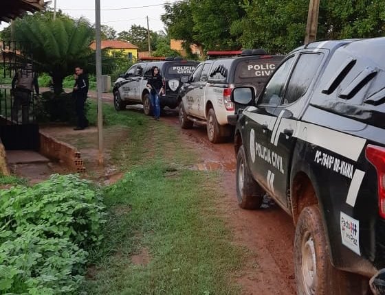 Policiais civis no local onde os suspeitos foram encontrados (Imagem PCMA)