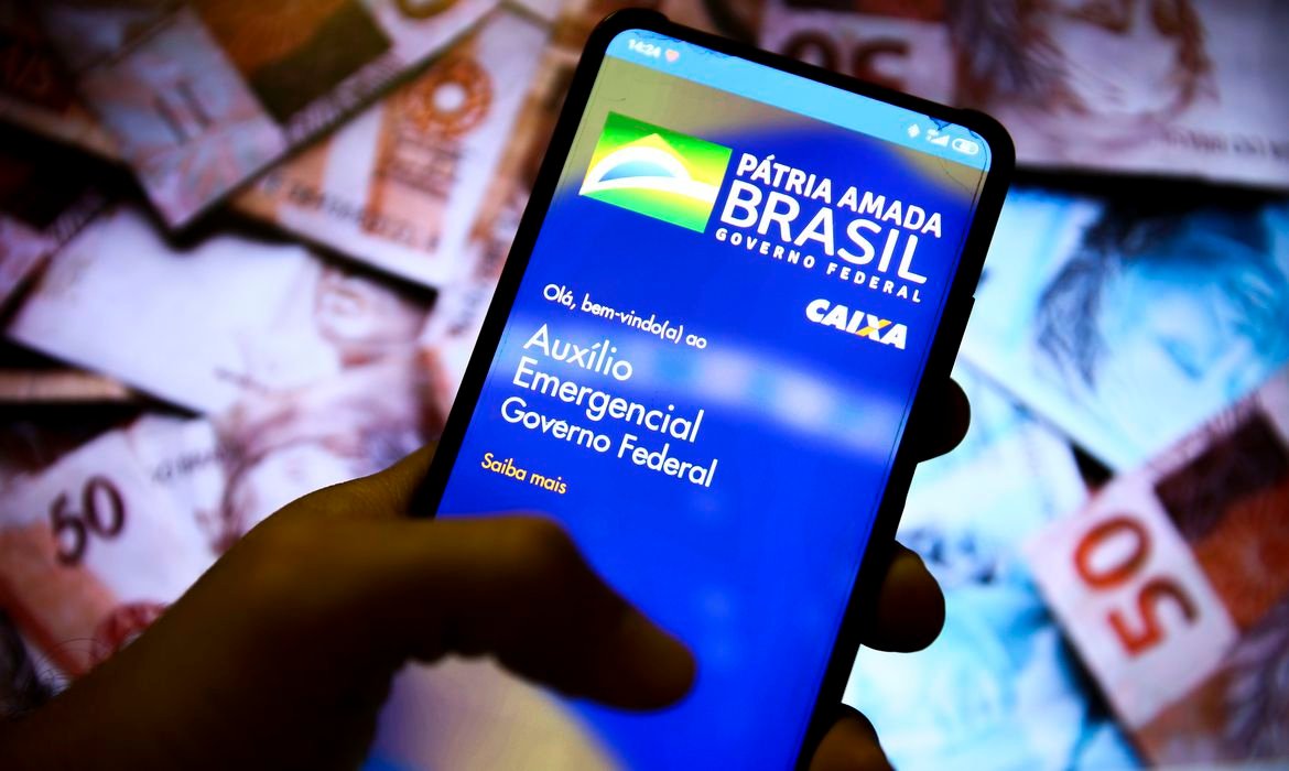 Servidores Público devolvem R$ 7milhões de auxílio emergencial recebido indevidamente