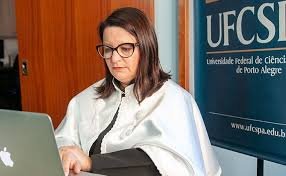 Bolsonaro nomeia Lucia Pellanda para novo mandato como reitora da UFCSPA