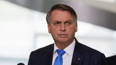 Bolsonaro volta a citar estado de sítio 'Brasil deve voltar a trabalhar