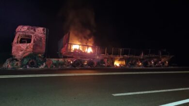 Carreta pega fogo na BR-316 no Maranhão