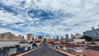 Covid-19 a cidade brasileira que viu casos desabarem após 'lockdown de verdade