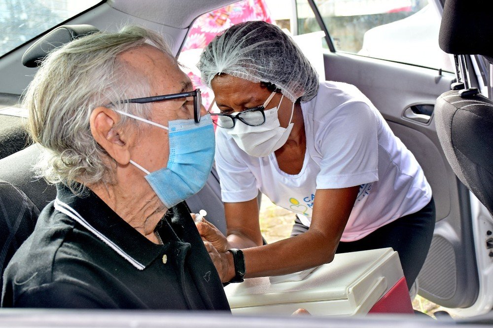 Covid 19 idosos de 73 anos começam a ser vacinados nesta segunda-feira (22)
