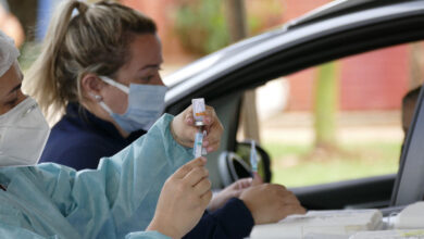 Curva de mortes no Brasil é quase 4 vezes mais acelerada que a dos EUA