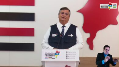Flávio Dino anuncia pacote de auxílios, autoriza ensino híbrido e volta de bares e restaurantes