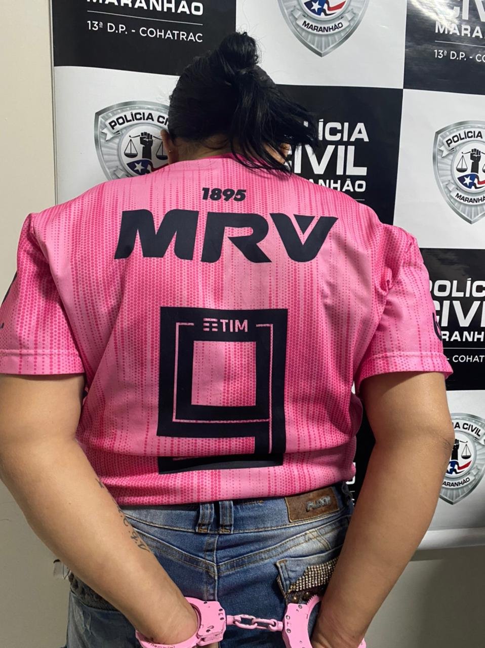 Mulher de 32 anos foi presa por tráfico de droga