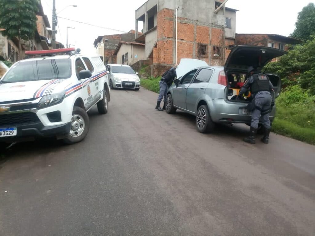 Três pessoas foram presas