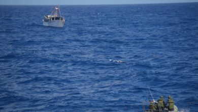 Marinha apreende embarcação estrangeira em pesca ilegal