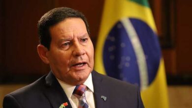 Mourão diz que Lula não vence a eleição porque é 'um político velho