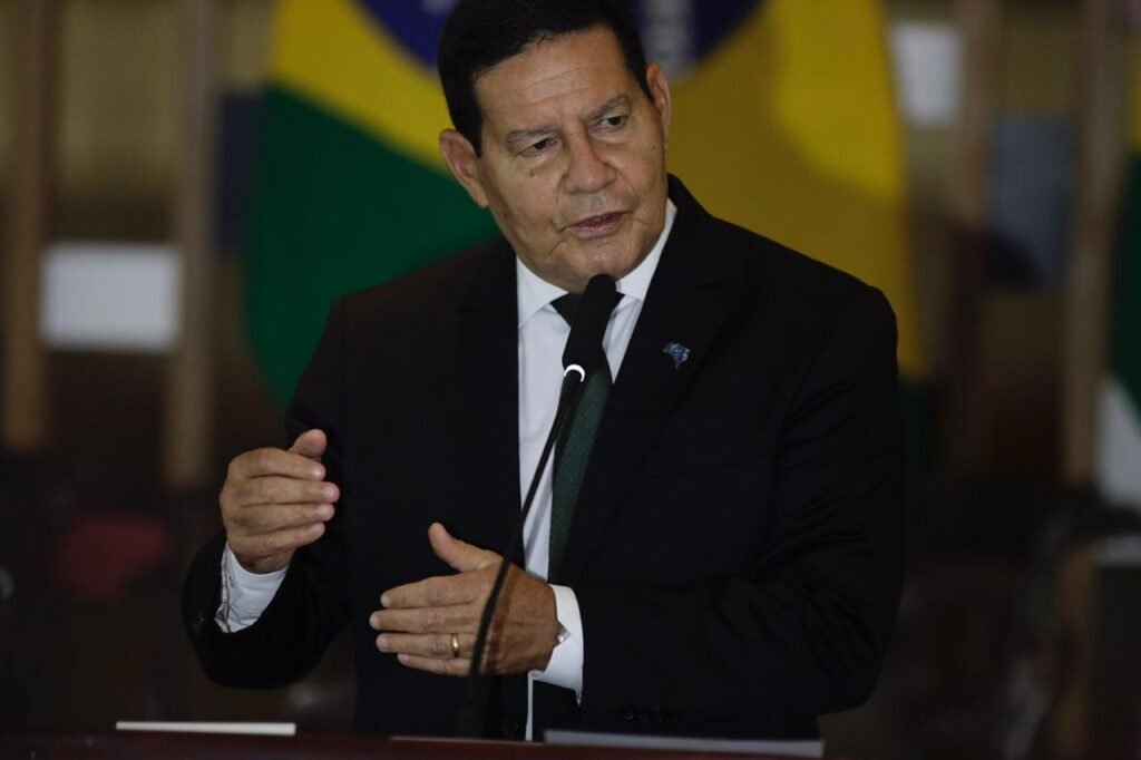 Mourão diz que toque de recolher nos estados devido à Covid vai 'além da liberdade de manobra