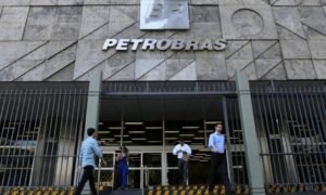 Petrobras convoca assembleia para 12 de abril para debater troca de CEO