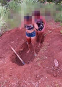 Adolescente dentro da cova antes de morrer