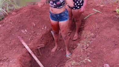 Adolescente dentro da cova antes de morrer