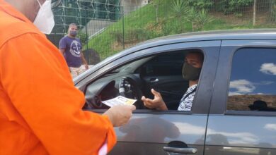 Protesto contra a alta da gasolina distribui cupons de desconto para abastecimento em Vitória