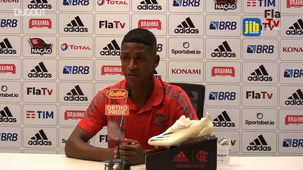 Tímido, Max chamou atenção do Flamengo na Copinha e já fez gol olímpico no Vasco