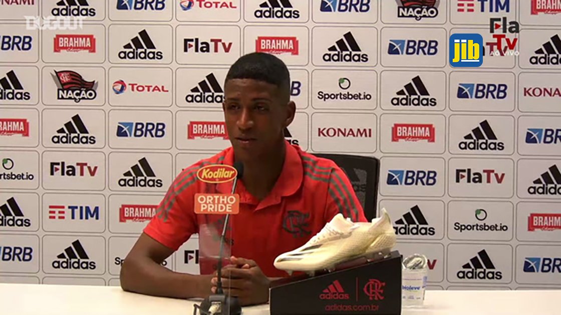 Tímido, Max chamou atenção do Flamengo na Copinha e já fez gol olímpico no Vasco