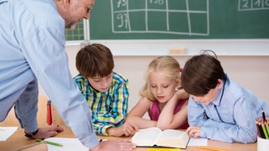 Lei no País de Gales obriga escolas a introduzir ateísmo no ensino