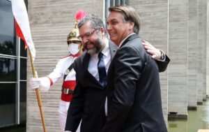 Ernesto Araújo se reuniu com o presidente Bolsonaro nesta manhã (29)
