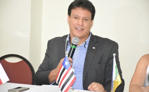 Secretário de Educação Felipe Camarão está com Covid-19
