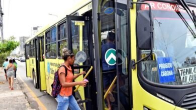 Ônibus circularam normalmente na segunda-feira (15)