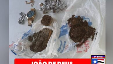 Maconha apreendida com os suspeitos